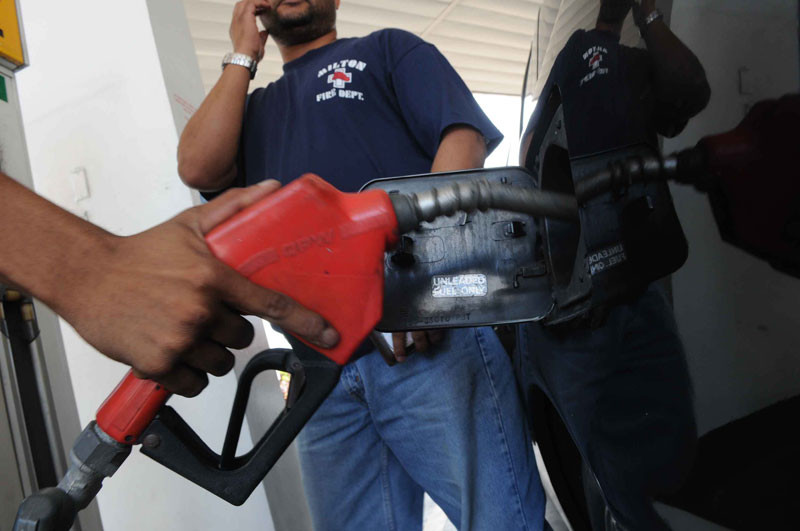 Pese a la baja pronosticada por analistas los combustibles siguen caros