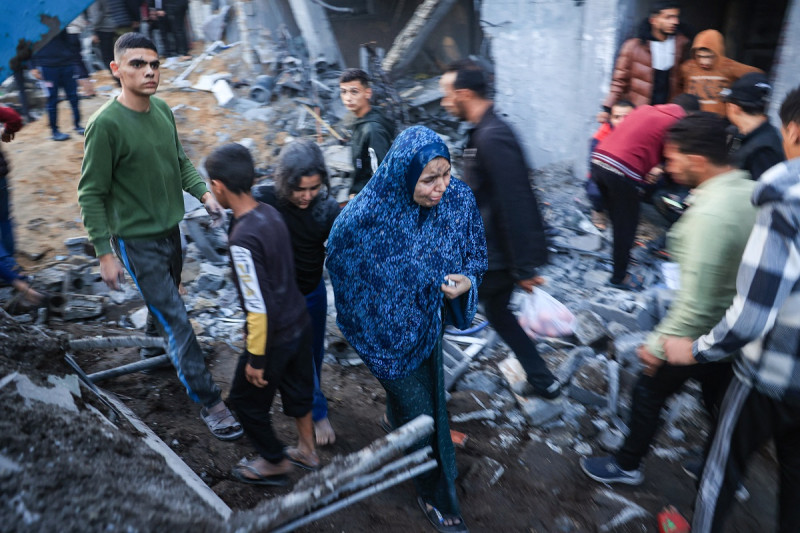 Israel bombardea Gaza, pese a presión de proteger a civiles palestinos