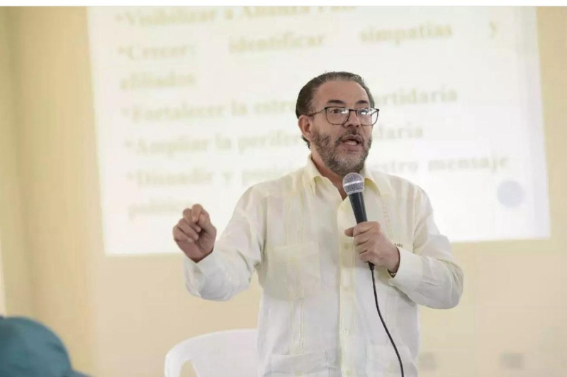 El PRM oficializa candidatura de Guillermo Moreno a senador del Distrito Nacional