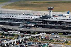 Abinader establece comisión para supervisar Fondos de Concesión Aeroportuaria